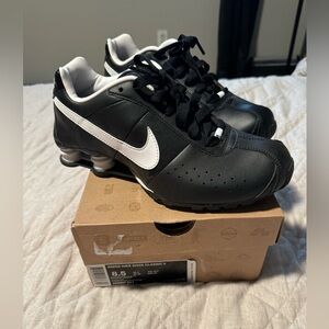 Women’s 8.5 Nike Shox